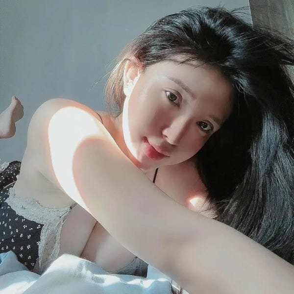 Dâm nữ Hoàng Mỹ Tiên thủ dâm lồn