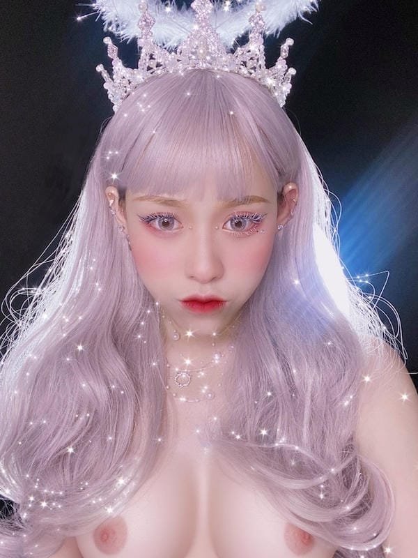 Gái xinh TikTok pose sex ảnh 18+