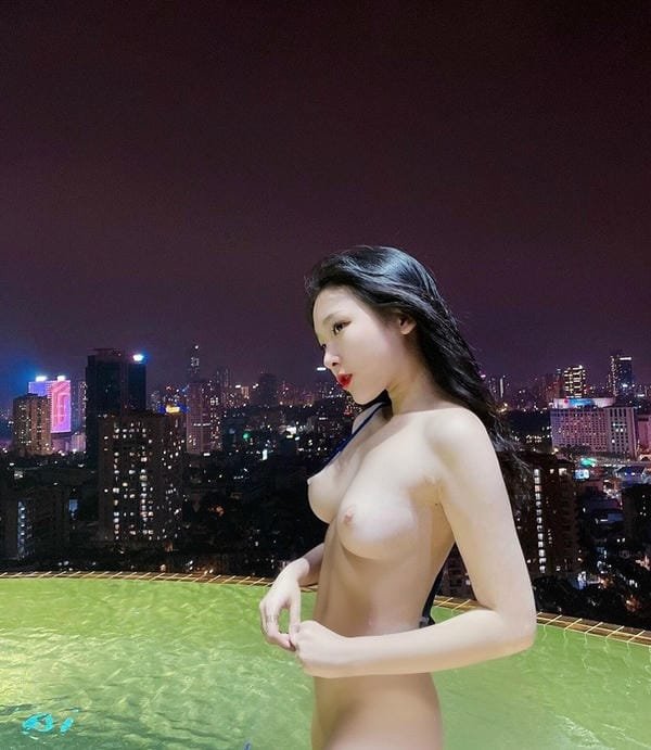 Hot TikTok 18+ gái xinh show hàng