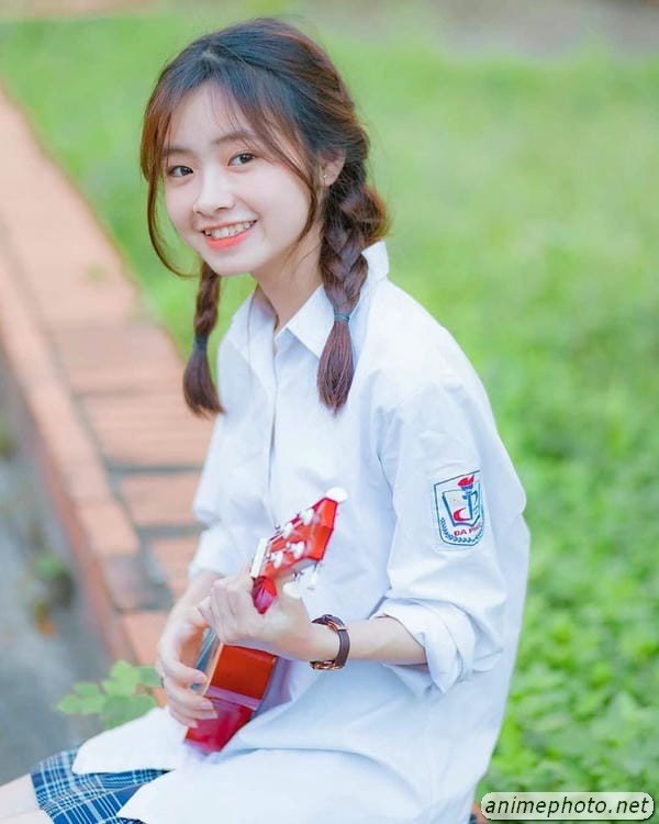 Khuôn mặt mộc xinh gái không son phấn nhẹ nhàng