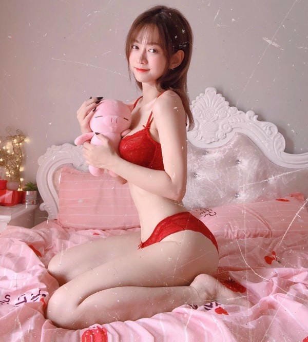 Lê Bống vú bự đít to sex doggy 18+