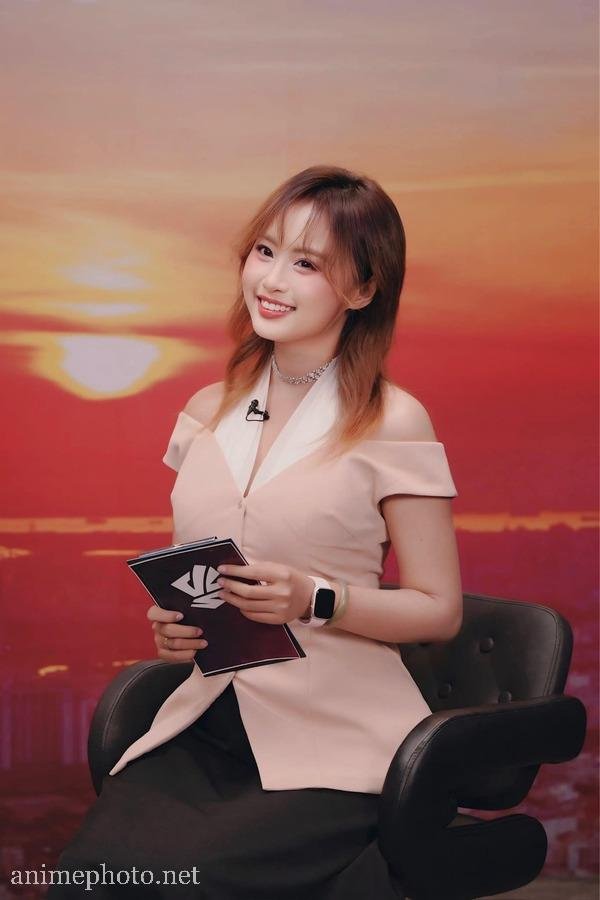 ảnh nude mc minh nghi 15