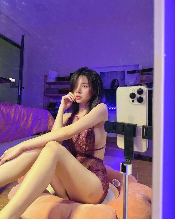 Tải ngay ảnh hot Tường Vy gợi cảm
