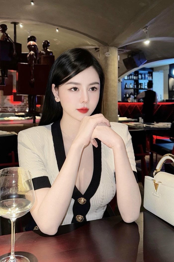Bộ ảnh Lê Nguyệt Anh cuốn hút mọi ánh nhìn
