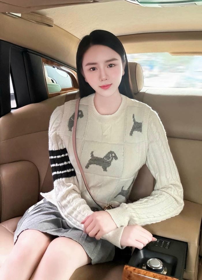 Bộ ảnh Lê Nguyệt Anh sang trọng tinh tế