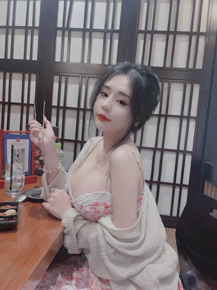 Bộ ảnh ngực lớn sexy tinh tế