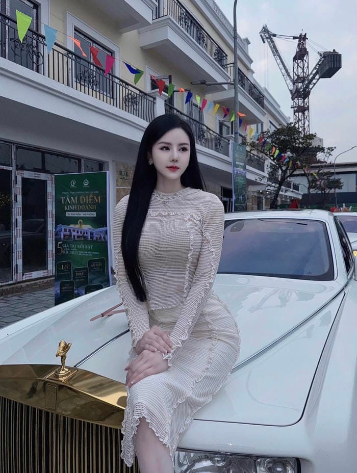 Bộ sưu tập Lê Nguyệt Anh cuốn hút mạnh mẽ