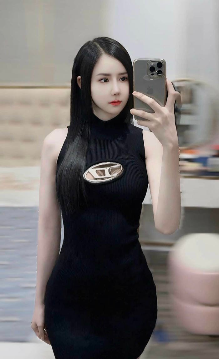 Bộ sưu tập ảnh Lê Nguyệt Anh đầy mê hoặc