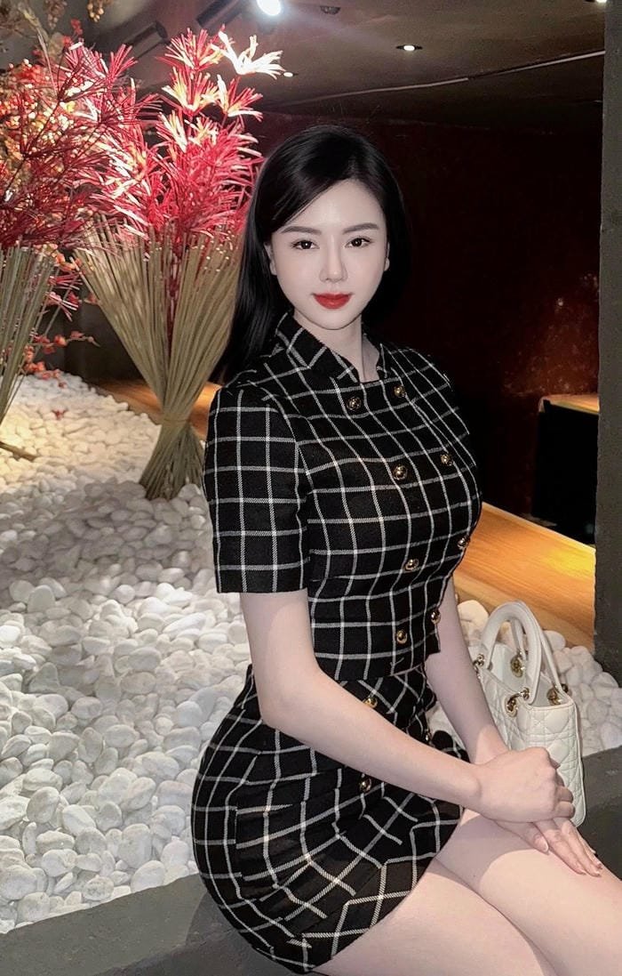 Hình nền Lê Nguyệt Anh tinh tế sang chảnh