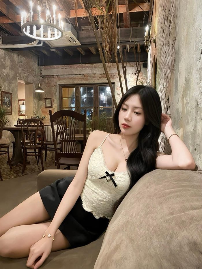 Loạt ảnh Hương Giang sexy quyến rũ