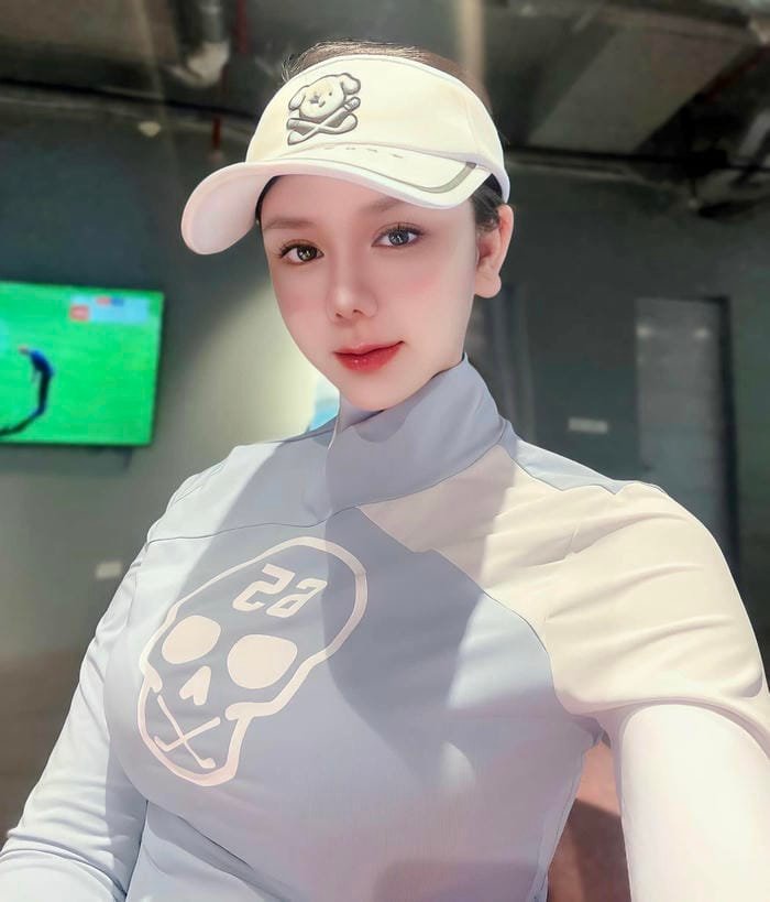 Ngắm ảnh Lê Nguyệt Anh sexy quyến rũ