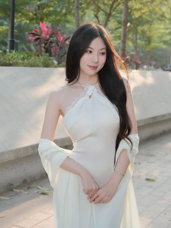 Tải ảnh Hương Giang hot girl sexy