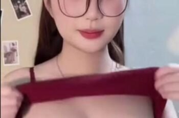 [568] Bức ảnh sex Thạch Nhung idol tiktoker không che vú to Full HD