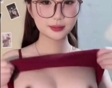 [568] Bức ảnh sex Thạch Nhung idol tiktoker không che vú to Full HD