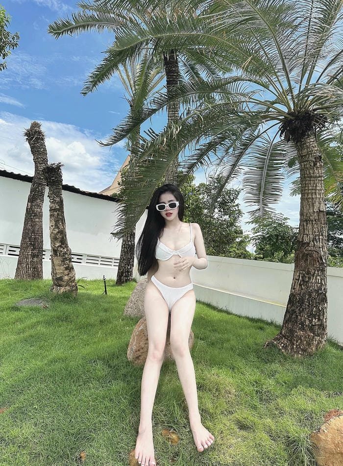 Album ảnh Phan Thị Lê Na bikini tinh tế nghệ thuật