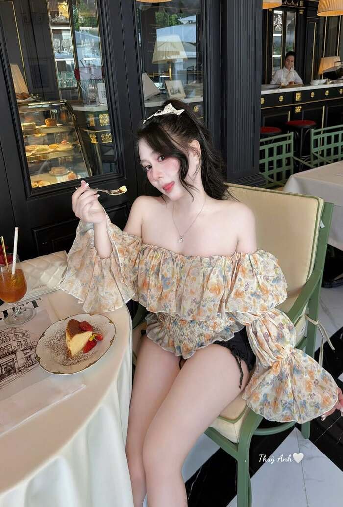 Ảnh Thuỳ Anh sexy phong cách sang chảnh