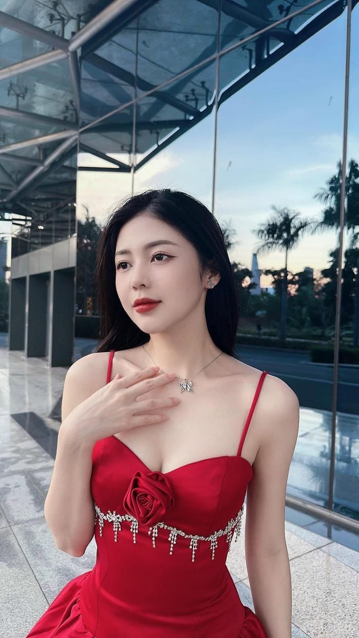 Ảnh avatar Liz Kim Cương bikini