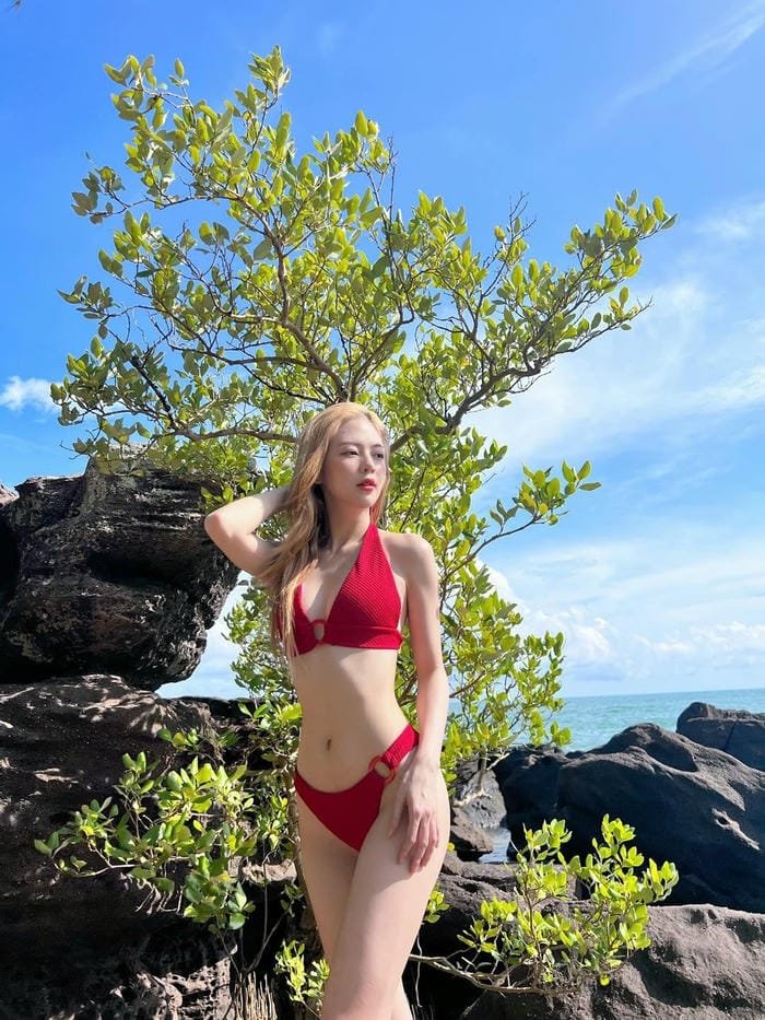 Bộ ảnh Liz Kim Cương bikini nóng bỏng