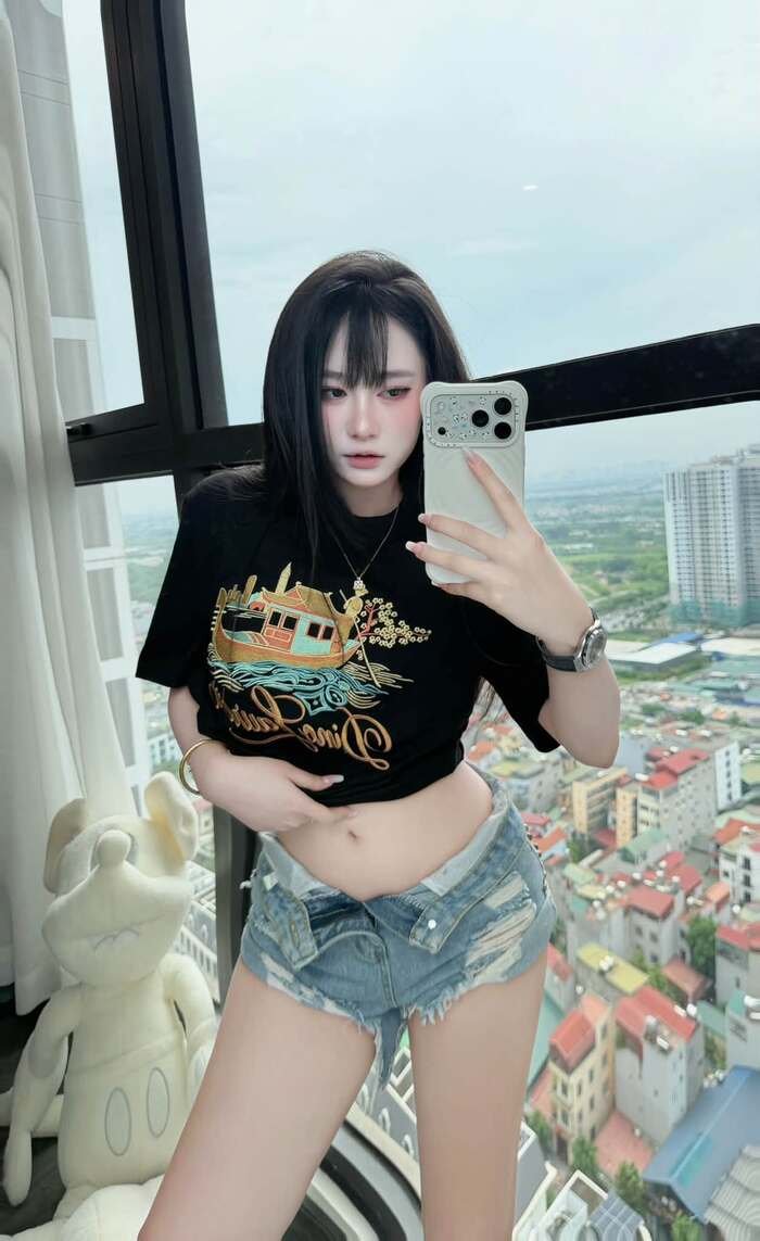 Bộ ảnh Thuỳ Anh sexy tươi trẻ