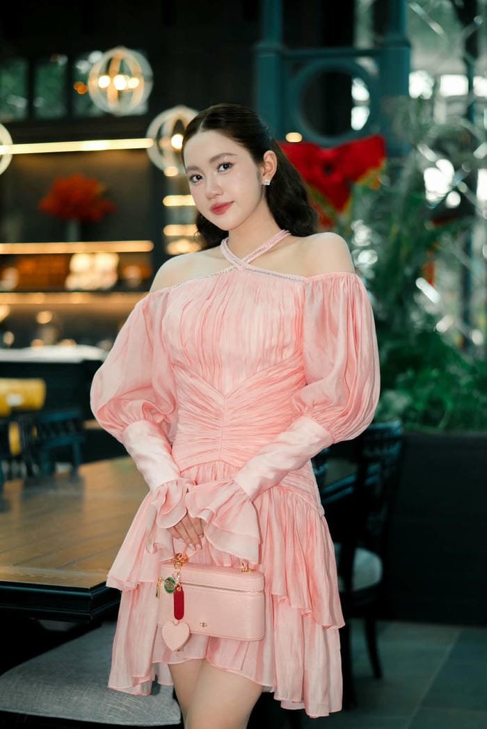 Bộ hình Trần Thu Hiền gợi cảm tinh tế