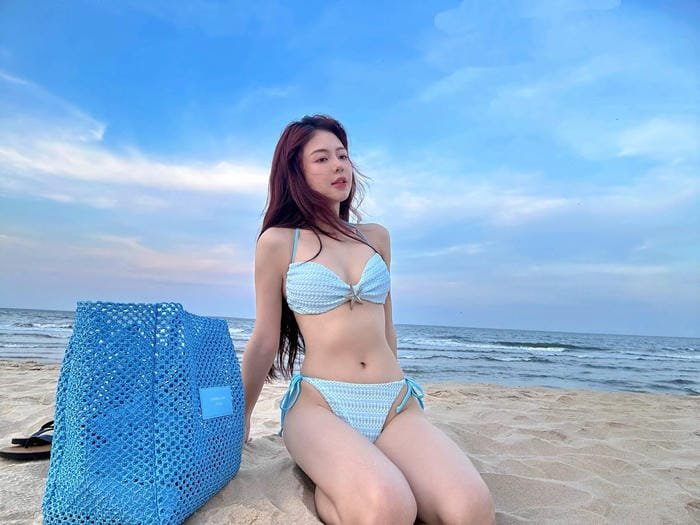 Hình ảnh Liz Kim Cương bikini mới nhất