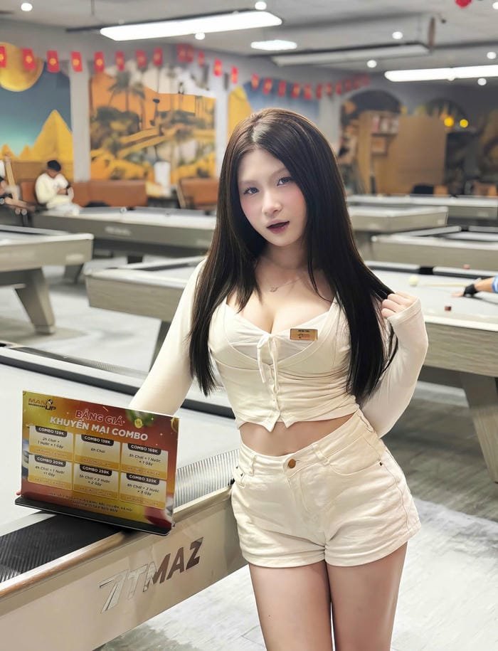 Hot girl Hiền Nhi ngực khủng quyến rũ