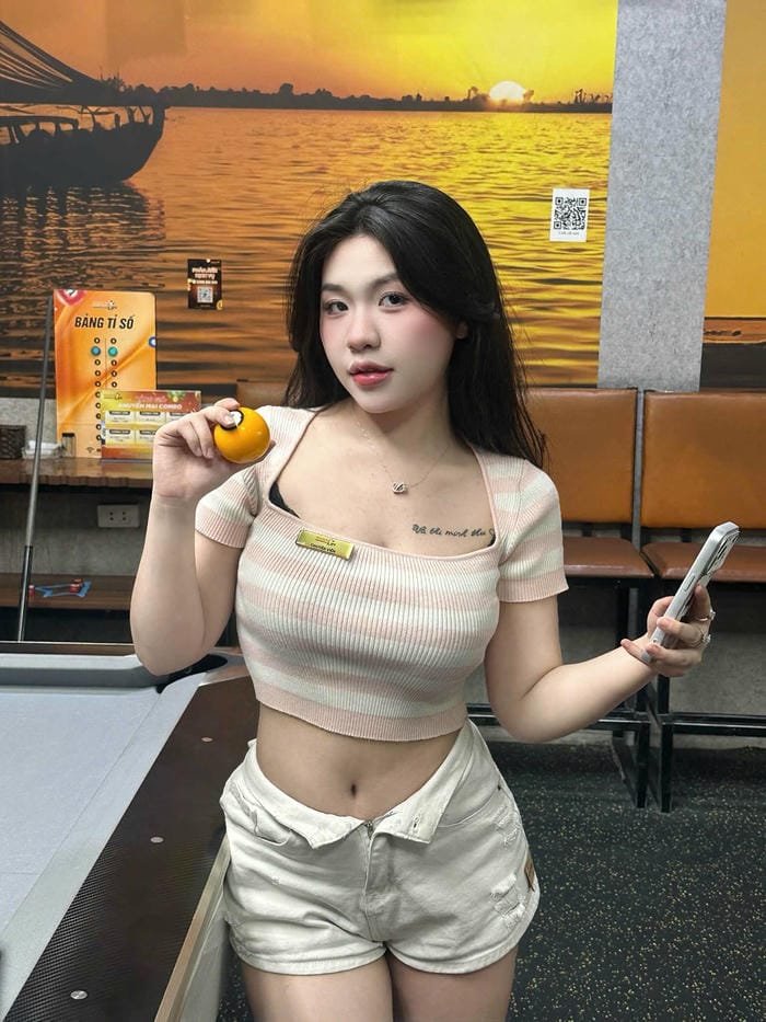 Hot girl Hiền Nhi ngực khủng style cuốn hút