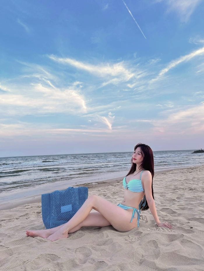 Liz Kim Cương bikini body fit