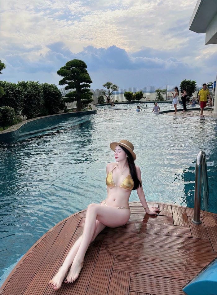 Loạt ảnh Nguyễn Thu Hà bikini sexy