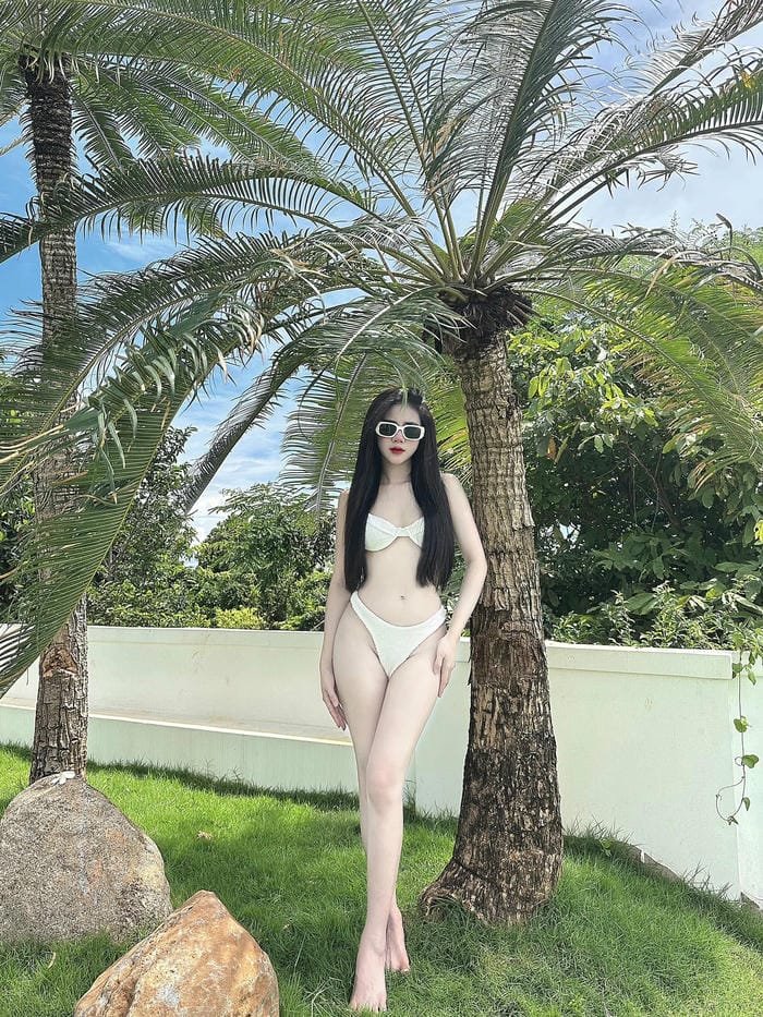 Loạt ảnh Phan Thị Lê Na bikini body hoàn hảo