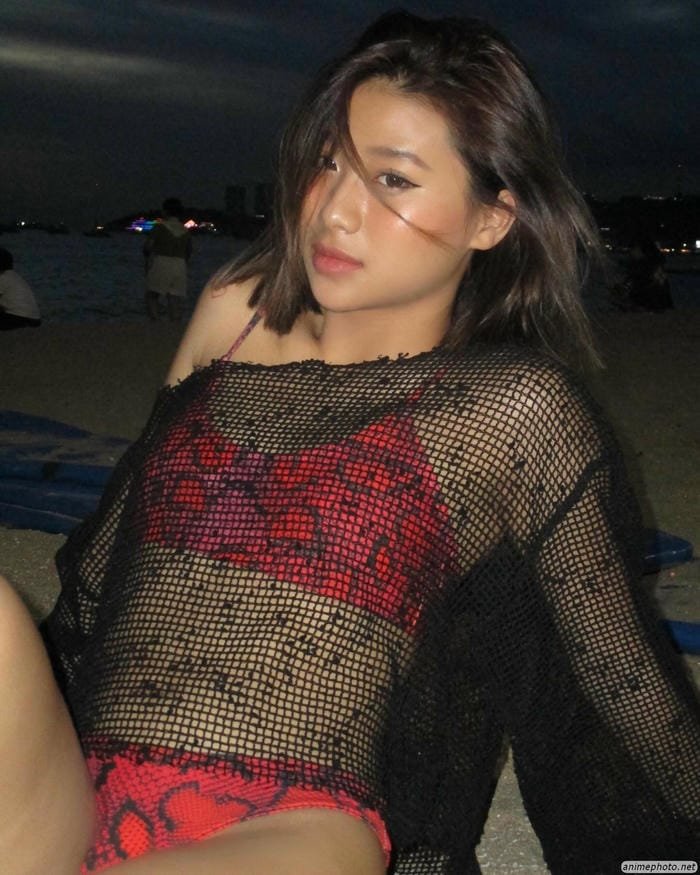 Louis Phạm bikini đen nhỏ gọn tinh tế
