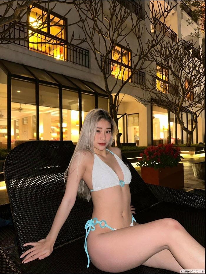 Louis Phạm bikini nóng bỏng khoe body cực phẩm