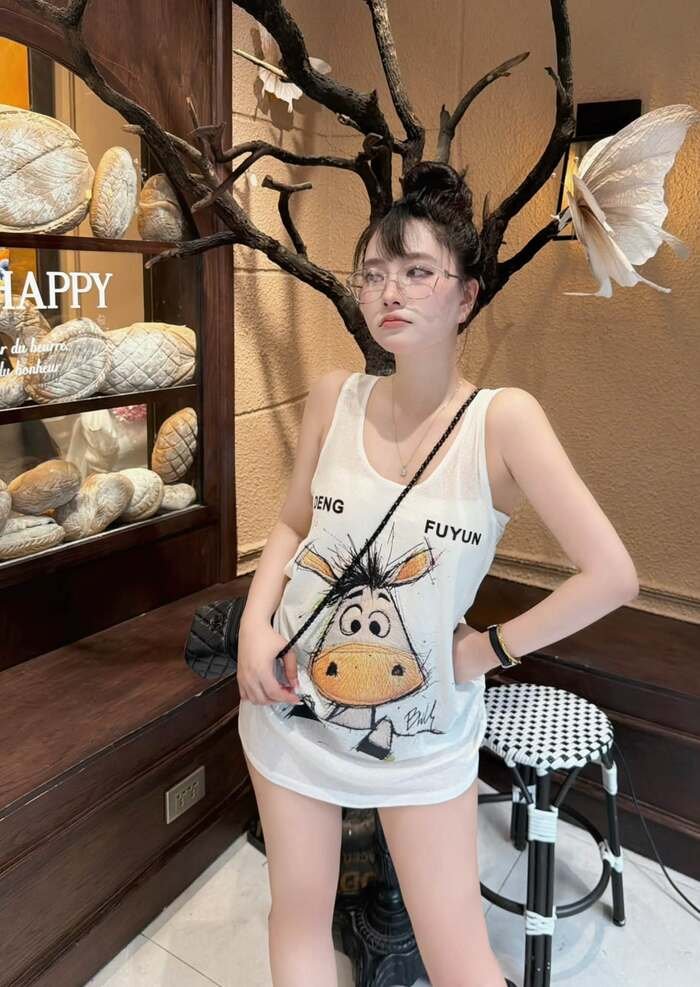 Ngắm Thuỳ Anh sexy nhẹ nhàng