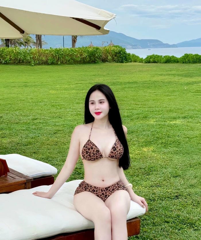 Nguyễn Thu Hà bikini cuốn hút mọi ánh mắt
