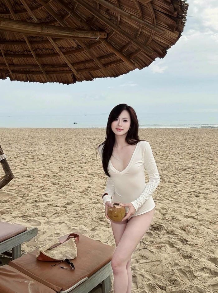 Nguyễn Thu Hà bikini nghệ thuật