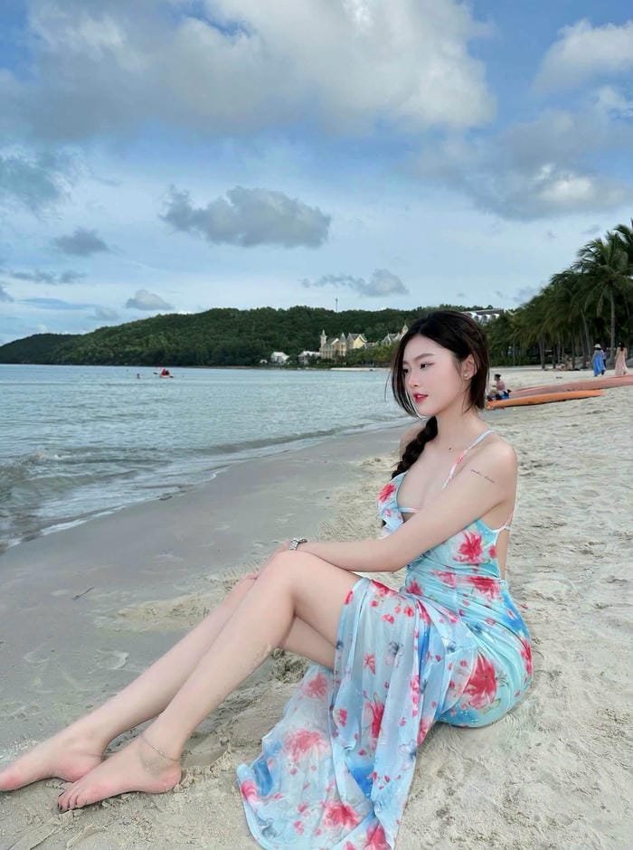 Nguyễn Thu Hà bikini thu hút ánh nhìn
