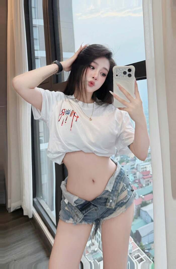 Xem ảnh Thuỳ Anh sexy cực phẩm