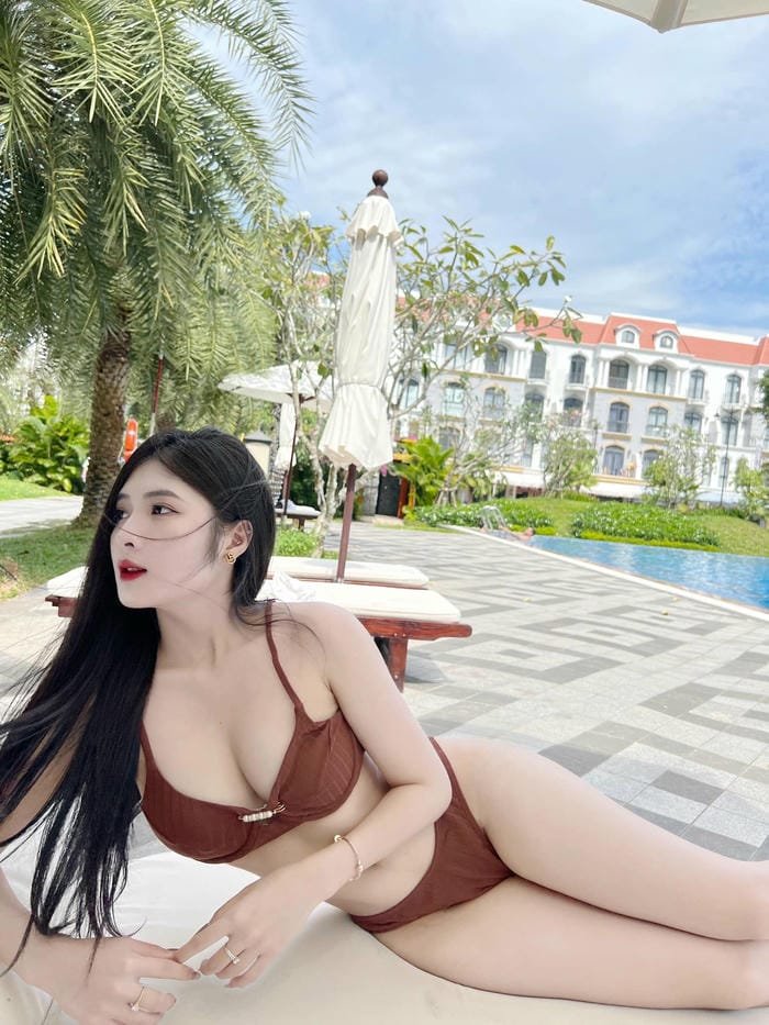 Xem ảnh hot girl bikini nhỏ tinh tế