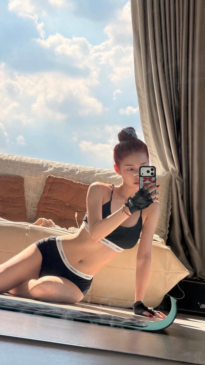 nude Liz Kim Cương