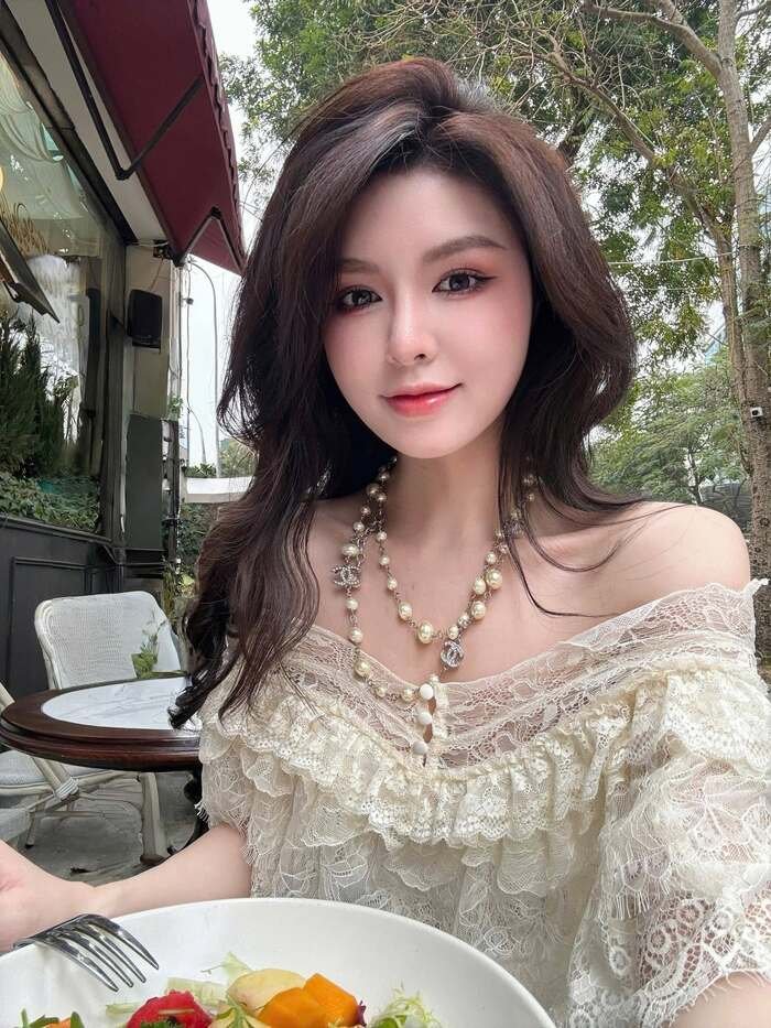 Tải ảnh Hà Bích Ngọc phong cách hiện đại