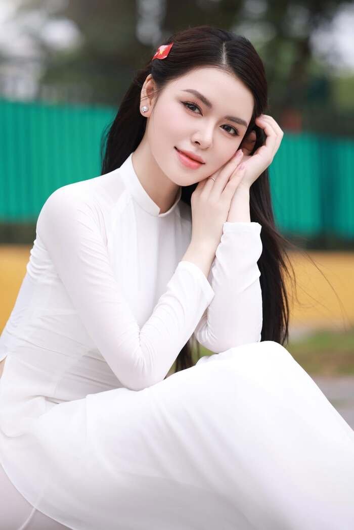 Ngắm ảnh Hà Bích Ngọc thần thái lạnh lùng