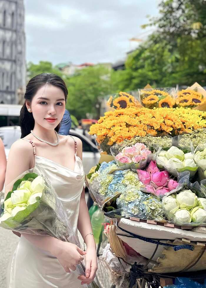 Ngắm ảnh Hà Bích Ngọc nhan sắc nổi bật