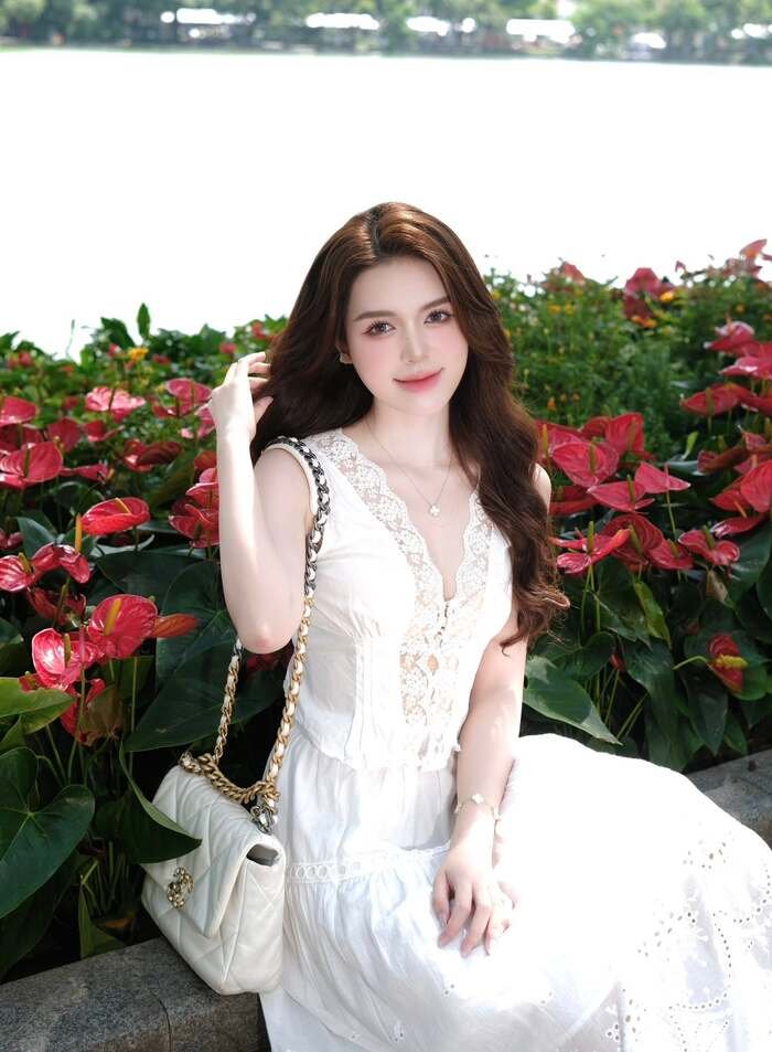 Bộ ảnh Hà Bích Ngọc biển xanh gợi cảm