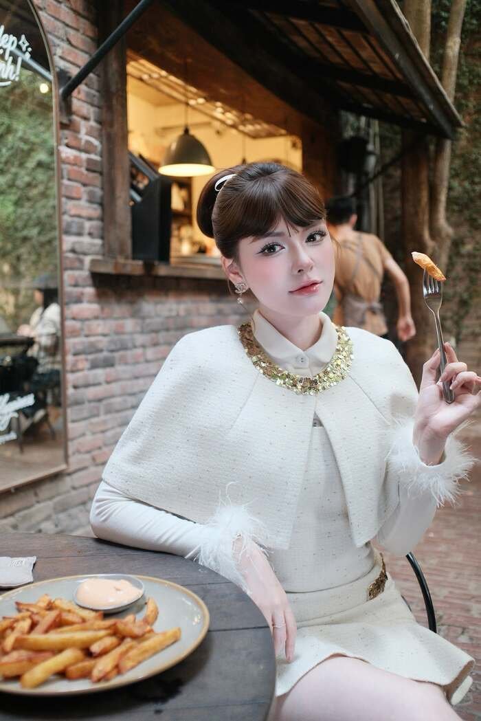 Tải ảnh Hà Bích Ngọc góc nghiêng hoàn hảo