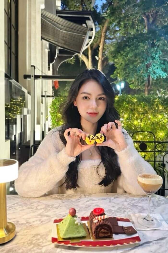 Bộ ảnh Hà Bích Ngọc thần thái cuốn hút