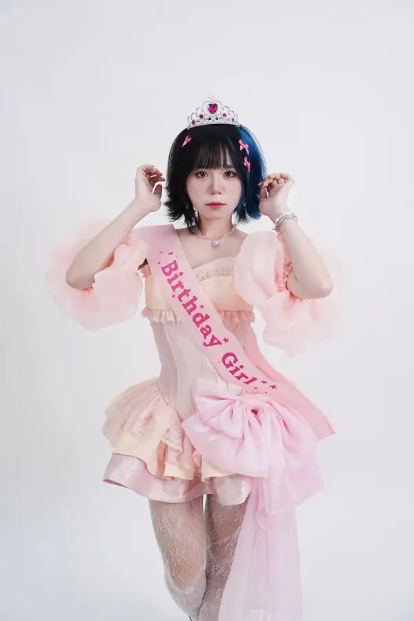 Mèo Simmy Sexy Ảnh Nóng Body Căng Tròn