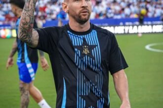 Lionel Messi Là Ai? Huyền Thoại Bóng Đá Vĩ Đại Nhất Mọi Thời Đại Vẫn Đang Viết Tiếp Lịch Sử