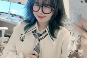 Phê với [300] ảnh sex Mèo Simmy ko che khoe cặp vú căng tròn