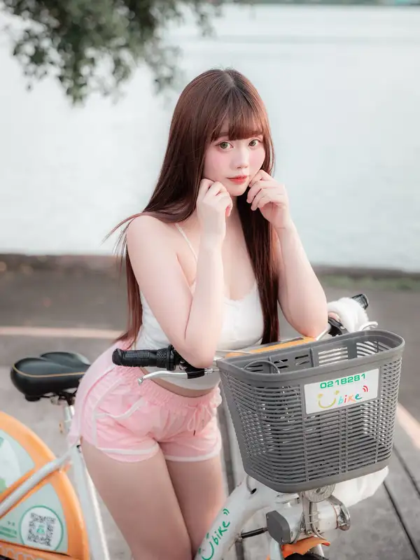 Học Sinh 18 Tuổi Ảnh Nóng Thân Hình Gợi Cảm