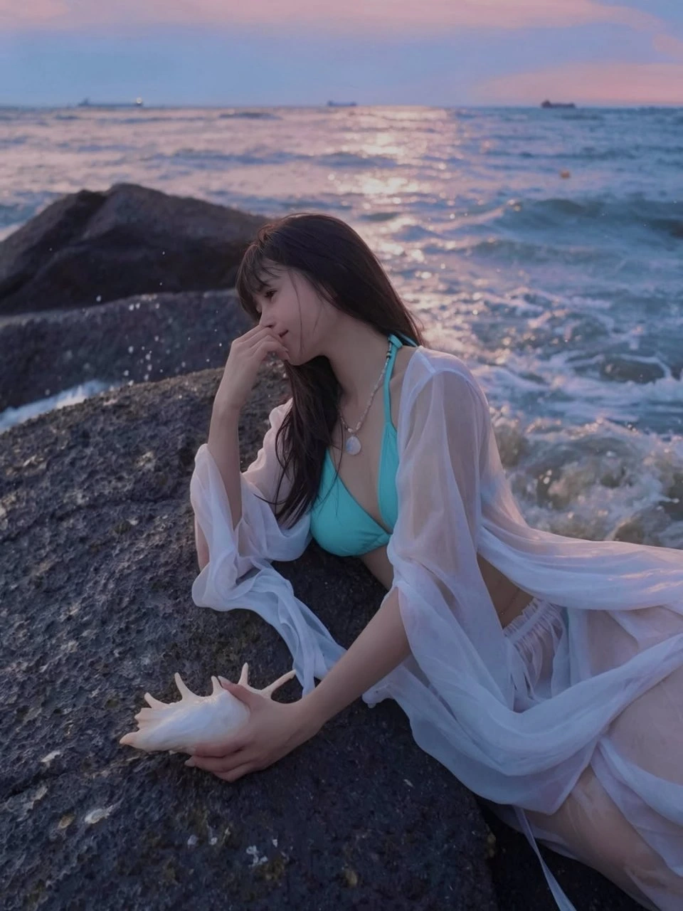 Ảnh avatar gái mặc bikini ngực căng gợi cảm